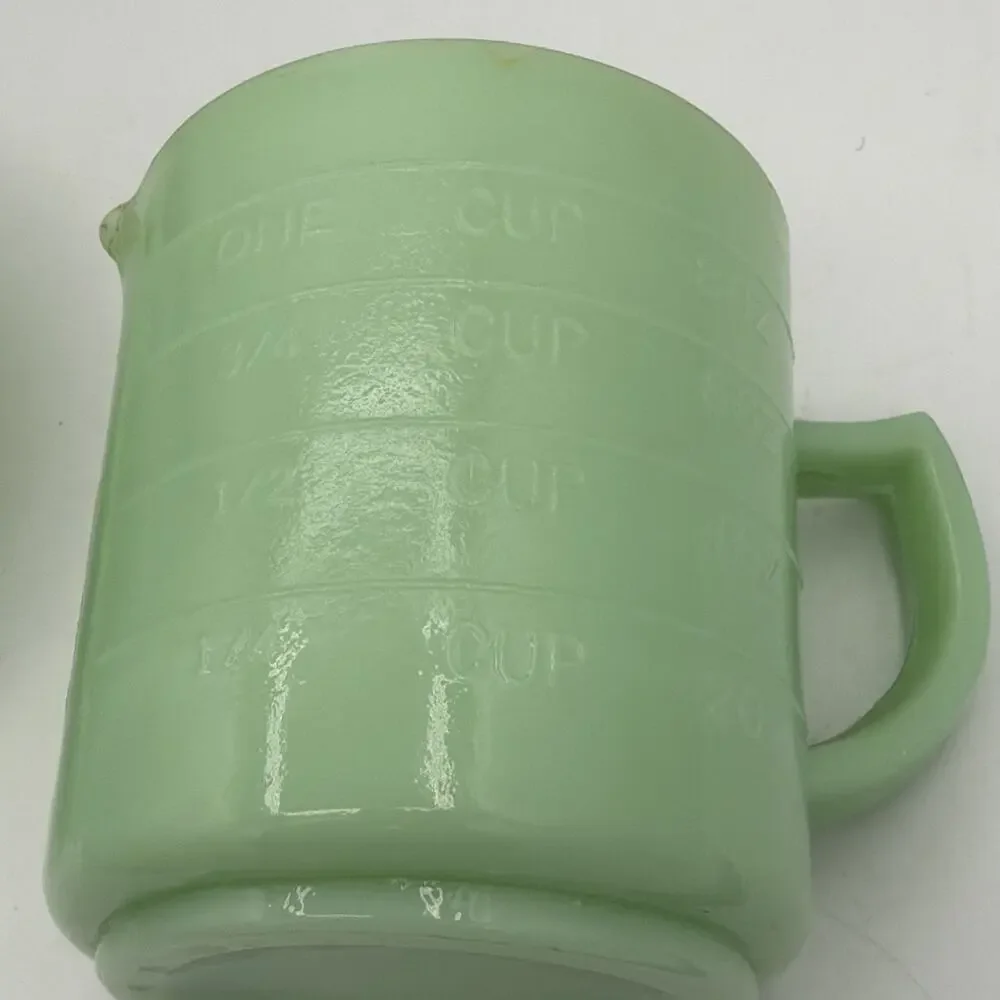 VINTAGE Cream Dove Mfg. Co. measuring cup GREEN JADEITE Green JUICER RARE MCM